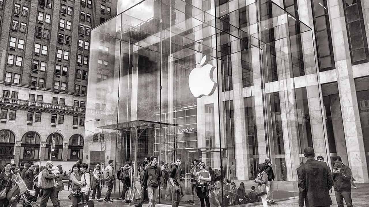 Apple Unveils Renovated Fifth Avenue Flagship