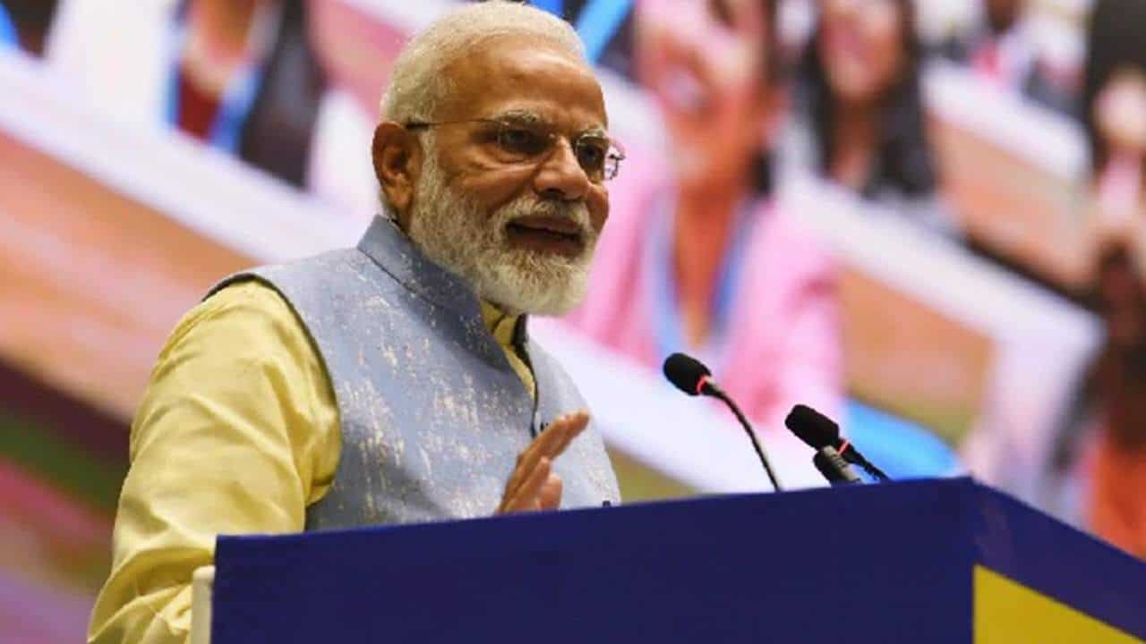 Modi Appreciates Student's Idea At Singapore