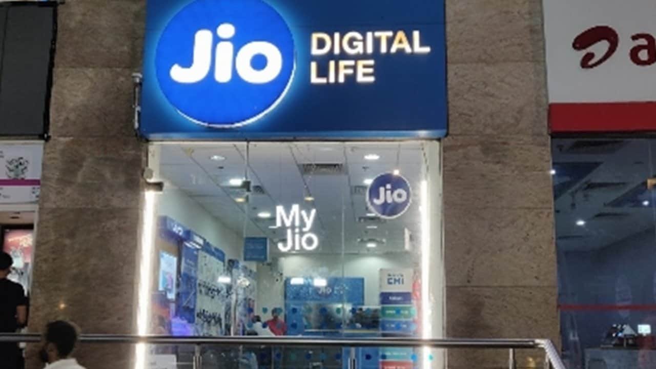 Jio To Charge Voice Calls To Rival Networks