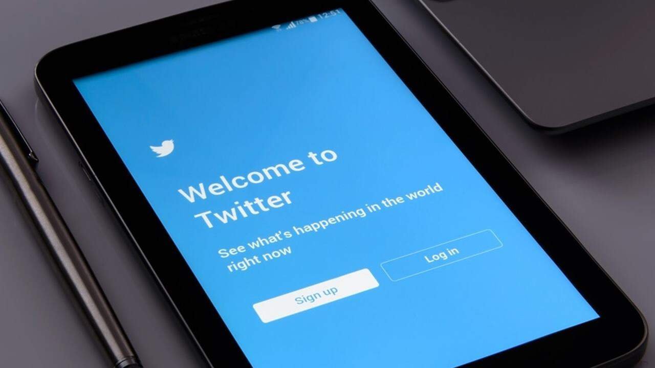 Twitter Admits Privacy Breach, Users Hit