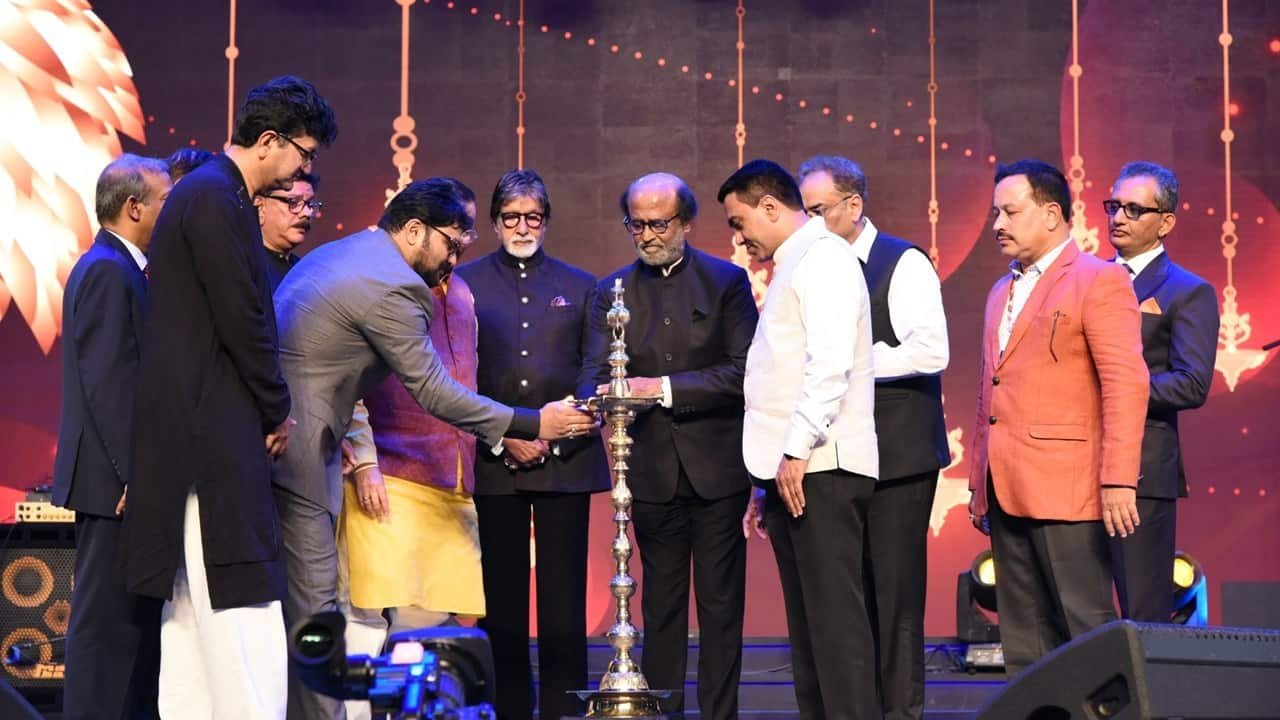 Twitter Fans Praise Rajinikanth, Amitabh