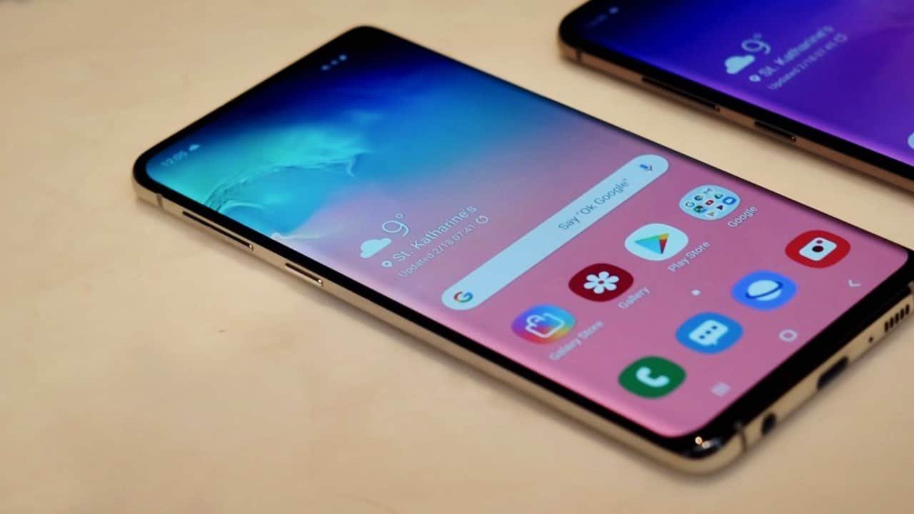 A M O L E D Display Smartphones To Surpass 600 Mn Unit Sales