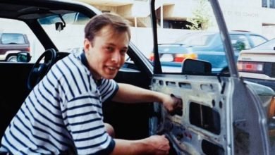 Musk's Mother Shares A 1995 Photo