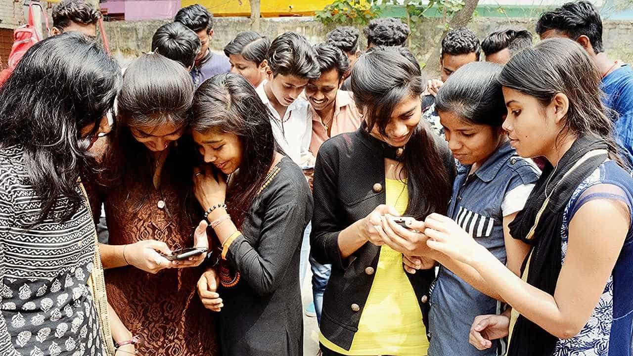 Over 50 Cr Indians Now Use Smartphones