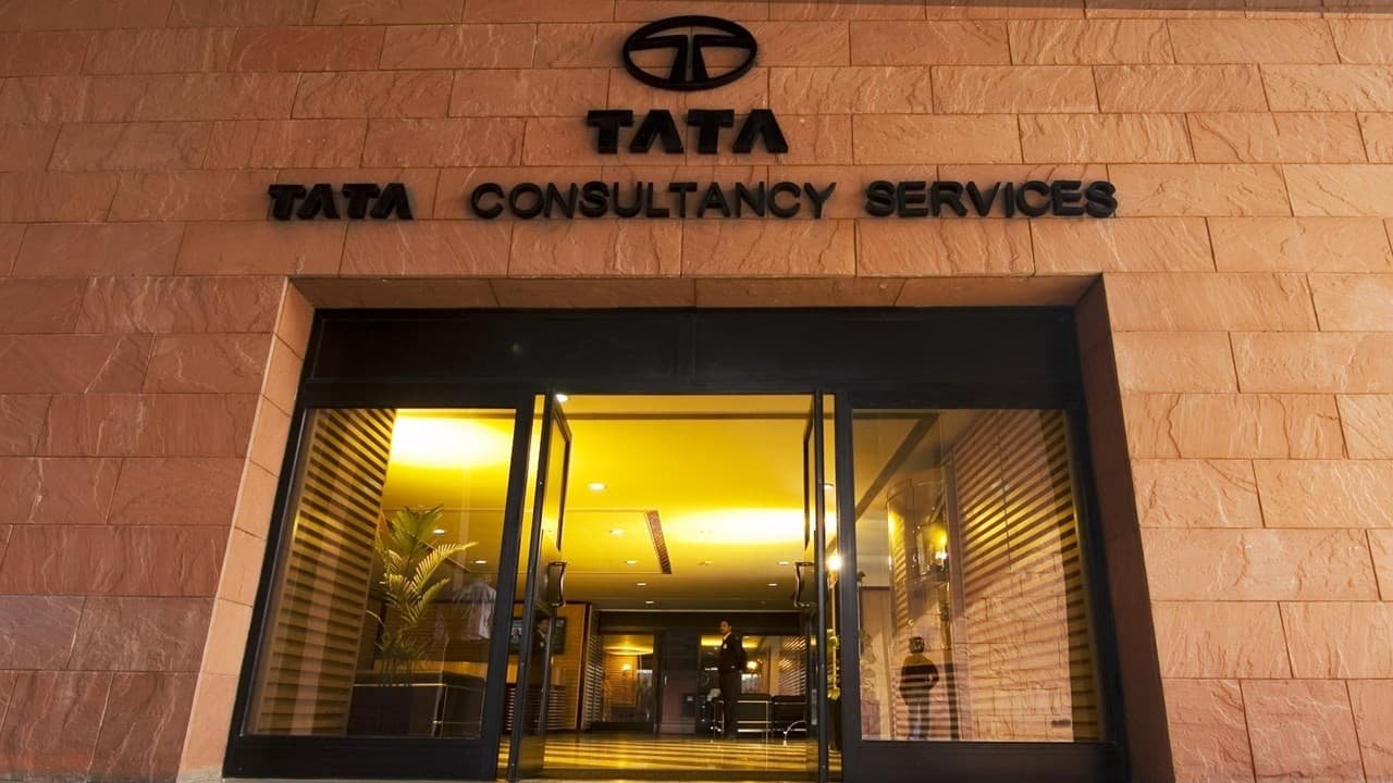 T C S Q3 Net Profit Flat At Rs 8118 Crore