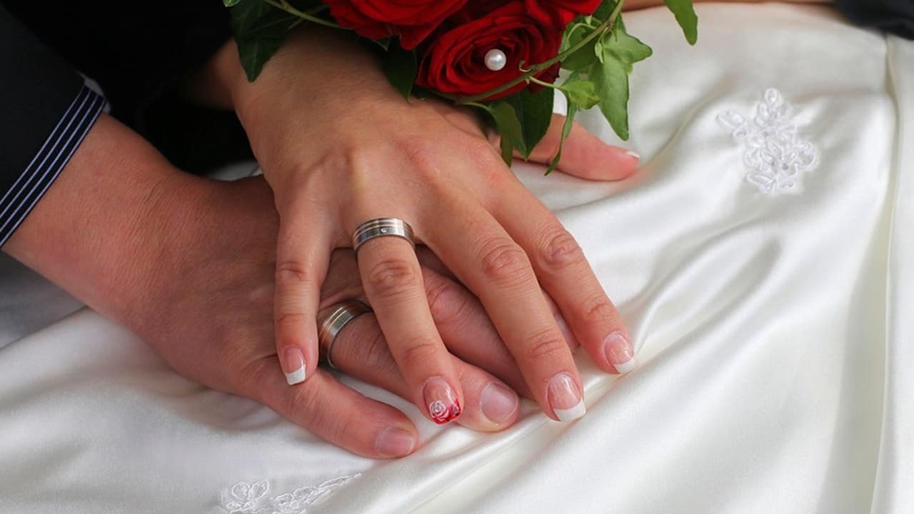 55% Youth Want To Get Married On Valentine's Day