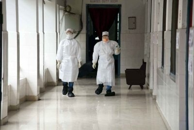 Dps Dubai Staff Wear Hazmat Suits To Deliver Books