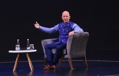 Jeff Bezos Helping White House Fight Coronavirus Trump