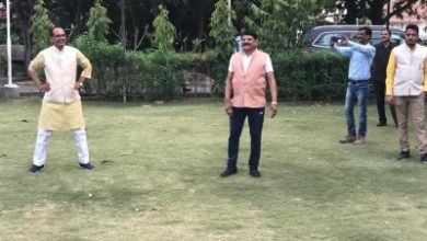 Mp Crisis Bjp Mlas Play Cricket At Resort In Sehore
