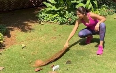 Shilpa Shetty Cleans Up Garden Pens Heartfelt Note For House Help