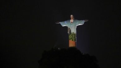 Brazils Christ The Redeemer Lit Up To Honour Medics