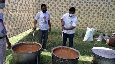 Cong Sets Up Kitchens To Feed Poor Connect With People