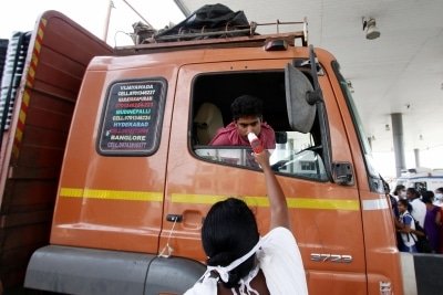 Give Rs 50 Lakh Insurance Package To Truckers Aimtc