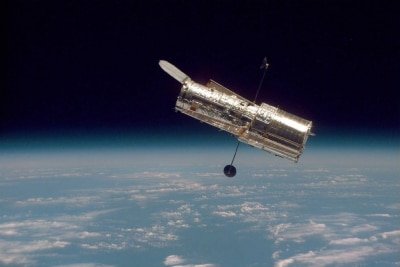 Hubble Sees Fragile Comet Break Into Dozens Of Pieces