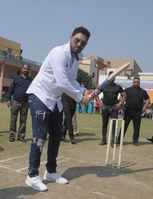 Ipls Big Money Can Add Pressure People Try To Drag You Down Yuvraj