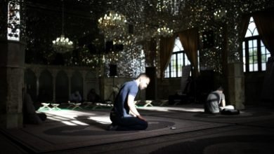 Iran Begins Ramzan With Closed Mosques