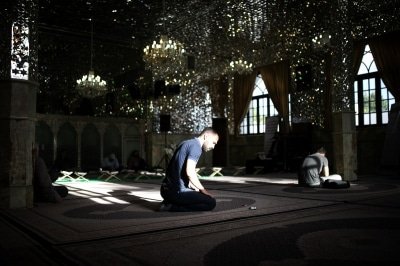 Iran Begins Ramzan With Closed Mosques