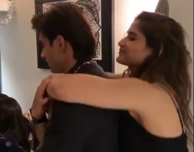 Karan Singh Grover Bipasha Basu Pen Birthday Messages For Arti Singh