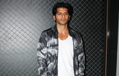 Karanvir Bohra Gives Maine Pyaar Kiya Twist To His Pic