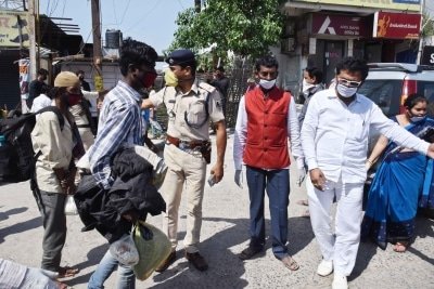 Ktaka Shelters Labourers In Relief Camps To Halt Migration Ians Special