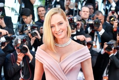 Lockdown Diaries Uma Thurman Helps Daughter Cut Her Hair