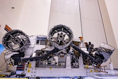 Nasas Perseverance Mars Rover Gets Wheels Parachute
