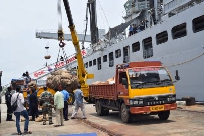 Navy Offers Ration For Migrants In Mumbai