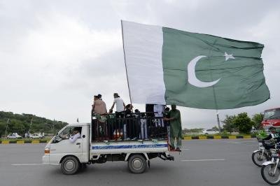 Pak Govt Moves To Grant Voting Right To Expatriates