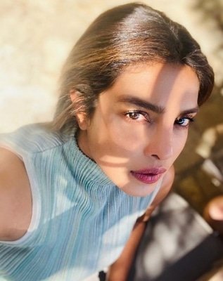 Priyanka Chopra Jonas Hang In There World