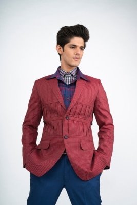 Rohan Mehra Romances Beauty Queen In Music Video