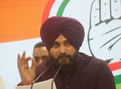 Sidhu Spotted Without Mask In Public Amid Lockdown In Punjab