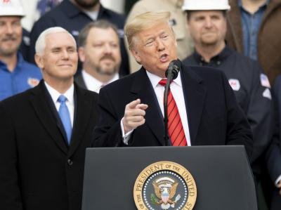 Trump Signs Immigration Ban But Exempts H1 B Professional Visa Holders