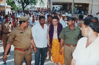 When Rishi Kapoor Won Hearts Of People In Shani Shingnapur