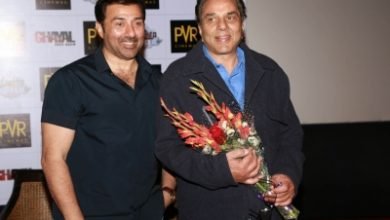 When Sunny Deol Had A Pillow Fight With Papa Dharmendra
