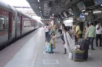 1 Lakh Migrants Left Karnataka In Special Trains