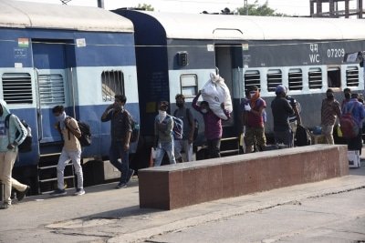 1200 Stranded Migrants Leave Delhi For Bihar On Special Train