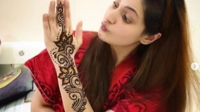 Atma Nirbhar Zareen Applies Eid Mehndi On Her Own
