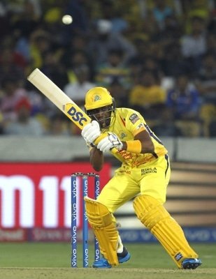 Dhoni Doesnt Behave Like A Superstar At Csk Says Bravo