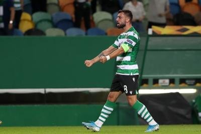 Fifa To Investigate Fernandes Transfer To Man United Report