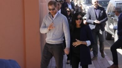 Harry Meghan Tell All Book To Peel Away Layers From Split With The British Royal Family