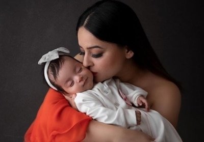 Mahhi Vij Feeding Daughter For First Time Extremely Emotional