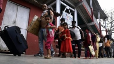 Migrants Throng Palace Grounds In Bluru For Special Trains