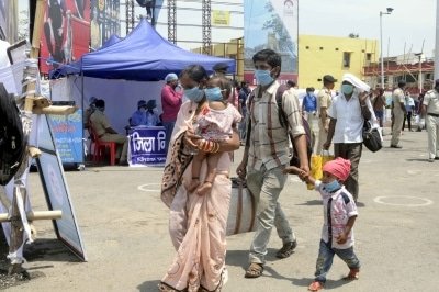 No Money For Fares Migrants From Telugu States Trudge Unending Miles To Be Home