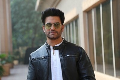 Sharad Kelkar Recites Poem Badlaav On Covid 19 Lockdown