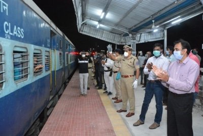 Special Train Leaves Hyderabad With 1250 Workers To Bihar