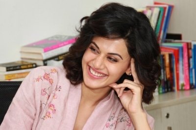 Taapsee Opts For Desi Jugaad As Her Ac Stops Working Amid Lockdown