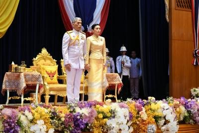 Thai King Queen Inspect Soldiers Manufacturing Covid 19 Supplies