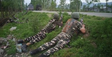 Trooper 2 Cops Injured In Kashmir Encounter Ld