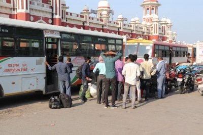 Up To Employ Migrants Reaching Home For Making 10k Km Roads Under Mgnrega Pmgsy