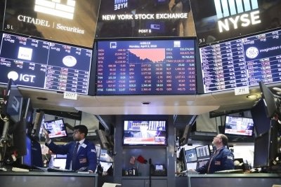 Us Stocks Drop Amid Downbeat Data